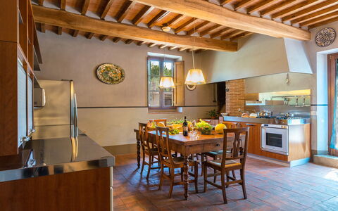 Casale la Splendida 10: Möbel, Interior Design, Küche, Flooring, Countertop, Holz, Decke, Cabinetry, Fussboden, Zuhause