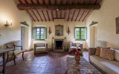 Villa Iside 8: Möbel, Wand, Flooring, Zuhause, Haus, Stuhl, Fussboden, Estate, Wohnzimmer, Villa