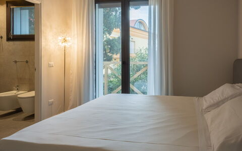 Onda 8: Wand, Schlafzimmer, Interior Design, Bett, Fussboden, Bettdecke, Bedding, Flooring, Zuhause, Beleuchtung