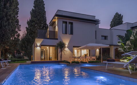 Marea 8: Schwimmbad, Wohngebiet, Zuhause, Haus, Estate, Resort, Villa, Villa, Landscaping, Eco Hotel