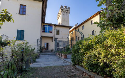Villa Treggiaia 12+2: Fassade, Zuhause, Estate, Hazienda, Garten, Villa, Hof, Balkon