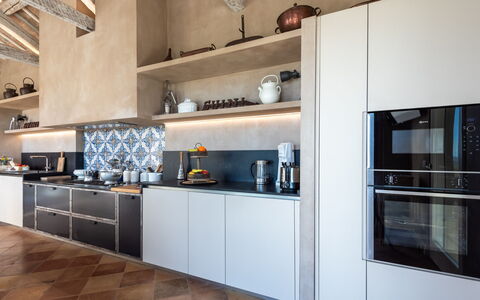 Villa Dianella 8+2: Küche, Interior Design, Countertop, Küchengerät, Möbel, Flooring, Cabinetry, Herd, Major Appliance, Decke
