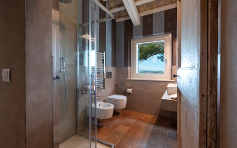 Villa Dianella 8+2: Wand, Flooring, Holz, Fussboden, Interior Design, Armatur, Decke, Beleuchtung, Zimmer, Badezimmer