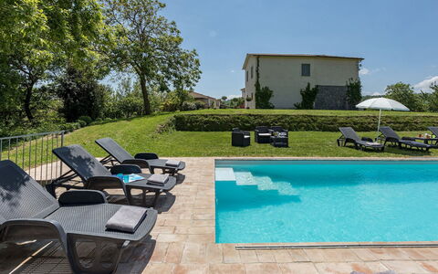 Villa a Casa di Giovanni 12: Schwimmbad, Gartenmöbel, Sonnenliege, Möbel, Resort, Landscaping, Schatten, Stuhl, Garten, Eco Hotel