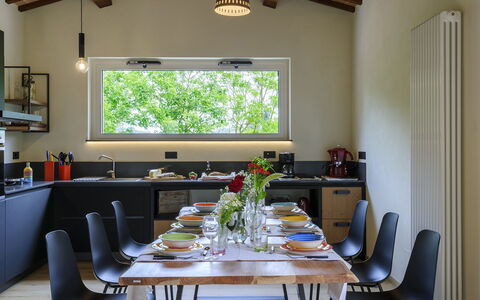 Villino le Moie 4+2: Möbel, Interior Design, Light Fixture, Beleuchtung, Decke, Küche, Tabelle, Countertop, Küche & Esszimmer Tisch, Zuhause