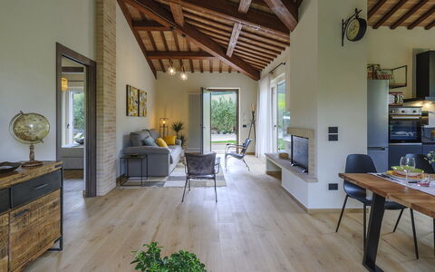 Villino le Moie 4+2: Möbel, Interior Design, Flooring, Holz, Couch, Decke, Zuhause, Wohnzimmer, Stuhl, Fussboden