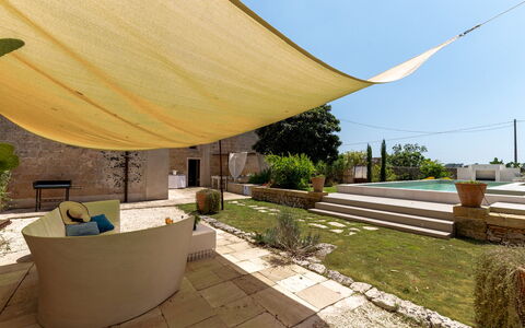 Masseria Muto 6: Schatten, Schwimmbad, Gartenmöbel, Flagstone, Hazienda, Hinterhof, Outdoor Struktur, Stuhl, Hof, Fliese