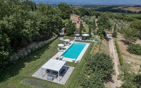 Villa Pianello 10: Schwimmbad, Estate, Landscaping, Villa, Park, Gartenmöbel, Hinterhof, Hazienda, Resort, Plantage