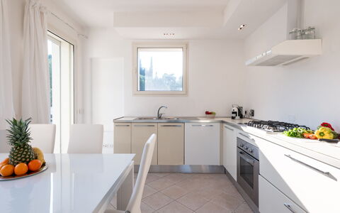 Villa Bianca 10: Interior Design, Möbel, Flooring, Holz, Küche, Countertop, Zuhause, Fussboden, Zimmer, Küchengerät