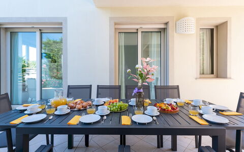 Villa Bianca 10: Möbel, Tabelle, Stuhl, Interior Design, Küche & Esszimmer Tisch, Esszimmer, Tisch Im Freien, Gartenmöbel, Blumentopf, Zimmerpflanze