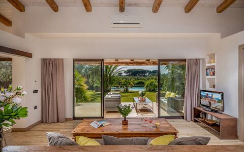 Villa Pineta 6: Interior Design, Möbel, Flooring, Holz, Zuhause, Couch, Fussboden, Tabelle, Decke, Wohnzimmer