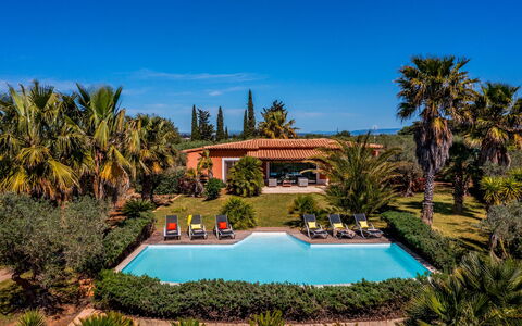 Villa Pineta 6: Blau, Baum, Schwimmbad, Resort, Eco Hotel, Estate, Hazienda, Landscaping