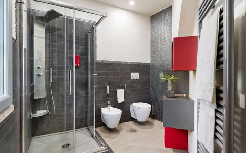 Villa Tiberio 6+2: Wand, Armatur, Flooring, Interior Design, Sinken, Badezimmer, Fussboden, Toilette, Installation, Bad Sink