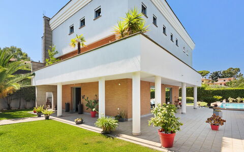 Villa Tiberio 6+2: Wohngebiet, Zuhause, Estate, Hazienda, Schatten, Landscaping, Villa, Villa, Design, Balkon