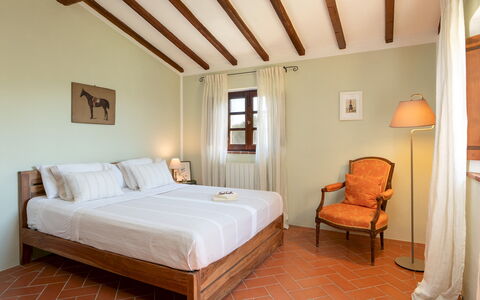Villa Allodola 12: Möbel, Interior Design, Wand, Flooring, Fussboden, Holz, Bett, Schlafzimmer, Decke, Zuhause