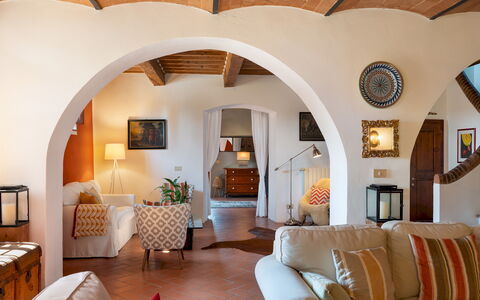 Villa Allodola 12: Möbel, Interior Design, Wand, Flooring, Decke, Couch, Fussboden, Zuhause, Stuhl, Wohnzimmer