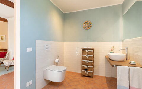 Villa Allodola 12: Flooring, Fussboden, Interior Design, Armatur, Badezimmer, Zuhause, Installation, Zimmer, Zapfhahn, Fliese