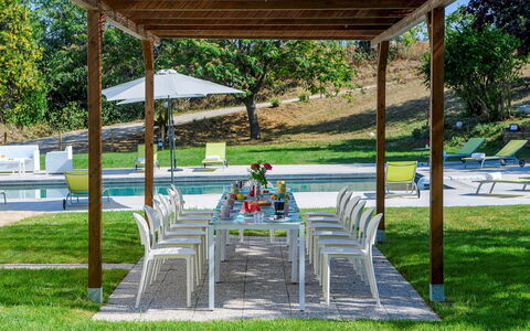 Villa Ardente 12+1: Möbel, Gartenmöbel, Stuhl, Tabelle, Schatten, Tisch Im Freien, Garten, Rasen, Resort, Outdoor Struktur
