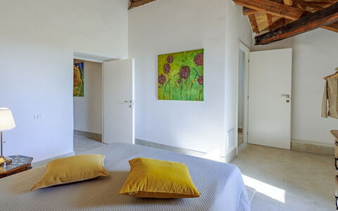 Villa Ardente 12+1: Interior Design, Wand, Flooring, Fussboden, Holz, Schlafzimmer, Möbel, Decke, Bett, Zimmer