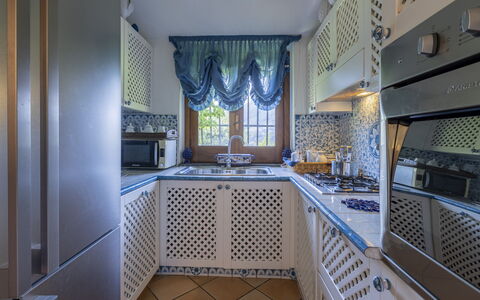 Villa Bambù 9+2: Interior Design, Flooring, Küche, Fussboden, Beleuchtung, Zuhause, Major Appliance, Möbel, Zimmer, Herd