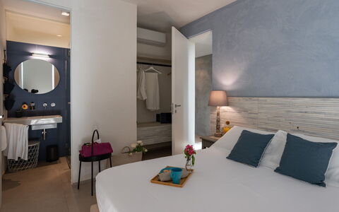 Villa Il Melograno 4+2: Möbel, Wand, Interior Design, Schlafzimmer, Flooring, Fussboden, Bettdecke, Linens, Textil, Bett