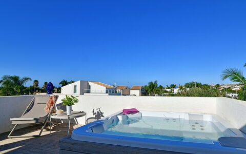 Villa Il Melograno 4+2: Resort, Schwimmbad, Verbundwerkstoff, Gartenmöbel, Armatur, Zimmerpflanze, Eco Hotel, Blumentopf, Hotel, Badewanne