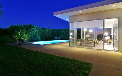 Villa Mandorlo 4: Schwimmbad, Zuhause, Schatten, Landschaft Beleuchtung, Estate, Decke, Resort, Garten, Eco Hotel, Landscaping