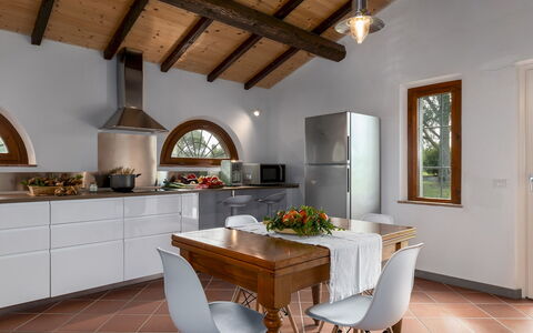 Tenuta Francigena 8: Interior Design, Möbel, Flooring, Holz, Zuhause, Decke, Fussboden, Küche, Beleuchtung, Zimmer