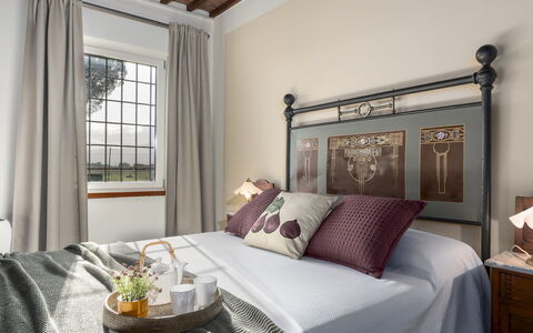 Tenuta Francigena 8: Bett, Schlafzimmer, Interior Design, Möbel, Bedding, Bettdecke, Linens, Zimmer, Flooring, Bilderrahmen