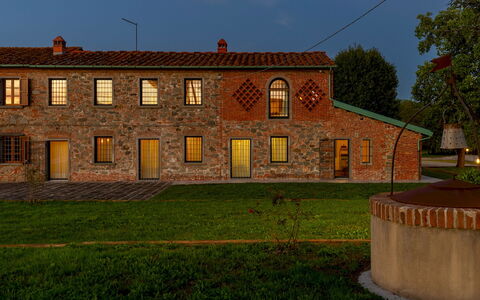 Tenuta Francigena 8: Himmel, Gras, Wand, Die Architektur, Haus, Landschaft, Zuhause, Backstein, Grundstueck, Mauerwerk