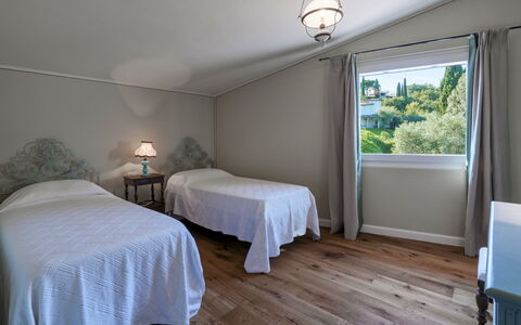 Villa del Prato 8: Möbel, Interior Design, Flooring, Fussboden, Decke, Bett, Beleuchtung, Schlafzimmer, Zimmer, Zuhause