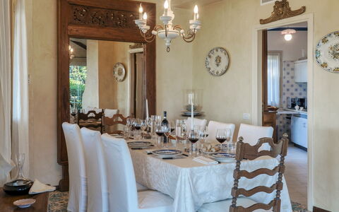 Villa del Prato 8: Möbel, Interior Design, Tabelle, Stuhl, Esszimmer, Küche & Esszimmer Tisch, Decke, Leuchter, Zimmer, Beleuchtung