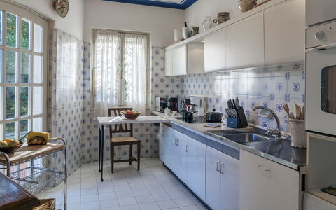 Villa del Prato 8: Küche, Major Appliance, Flooring, Countertop, Interior Design, Küchengerät, Möbel, Cabinetry, Fussboden, Zuhause