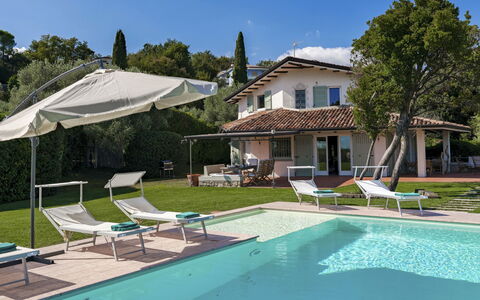 Villa del Prato 8: Schwimmbad, Resort, Gartenmöbel, Sonnenliege, Zuhause, Estate, Villa, Freizeit, Eco Hotel, Bauernhaus
