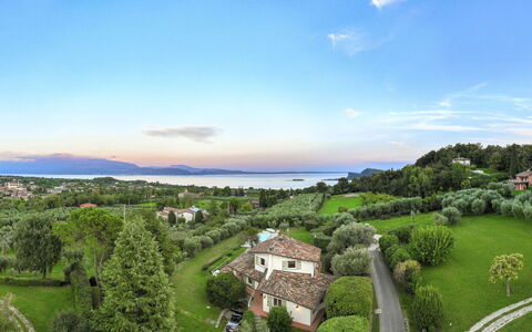 Villa del Prato 8: Landschaft, Ländliches Gebiet, Wiese, Dorf, Estate, Vorort, Plantage, Bauernhof, Bauernhaus