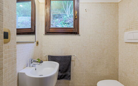 La Leopoldina 6: Wand, Armatur, Flooring, Badezimmer, Fussboden, Interior Design, Installation, Zapfhahn, Toilette, Zuhause