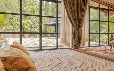 La Leopoldina 6: Möbel, Interior Design, Fussboden, Flooring, Beleuchtung, Zuhause, Couch, Zimmer, Fensterbehandlung, Wohnzimmer