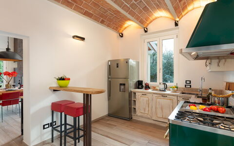 La Villanella 6: Küche, Möbel, Interior Design, Küchengerät, Holz, Countertop, Major Appliance, Decke, Flooring, Haushaltsgerät