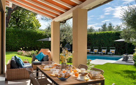 La Villanella 6: Möbel, Gartenmöbel, Stuhl, Garten, Zuhause, Tabelle, Grundstueck, Hinterhof, Schatten, Resort