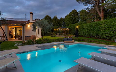 La Villanella 6: Schwimmbad, Wasser, Resort, Water Feature, Garten, Wohngebiet, Freizeit, Hinterhof, Eco Hotel, Zuhause