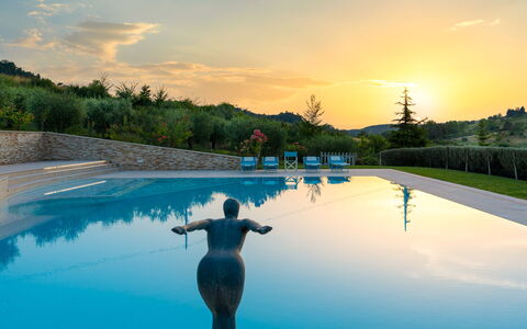 Podere Terranuova 10+2: Blau, Wasser, Schwimmbad, Freizeit, Reflexion, Resort, Ferienort, Eco Hotel, Reflecting Pool