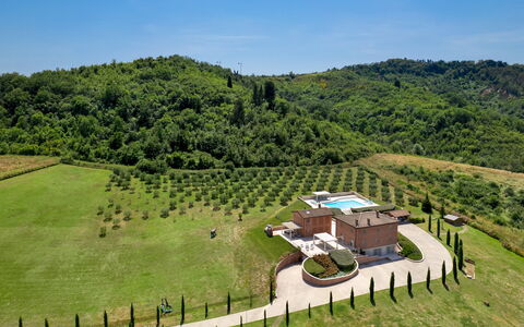 Podere Terranuova 10+2: Landschaft, Grundstueck, Hochland, Ländliches Gebiet, Estate, Dach, Bergstation, Vogelperspektive, Plantage, Hütte