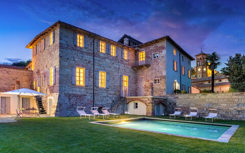 Palazzo Pozzo Bonelli 14: Blau, Estate, Villa, Villa, Hof, Stattliches Heim, Schwimmbad, Schloss, Historisches Haus