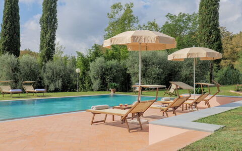 Il Cerreto 11: Schwimmbad, Möbel, Gartenmöbel, Resort, Schatten, Sonnenliege, Stuhl, Garten, Eco Hotel, Regenschirm