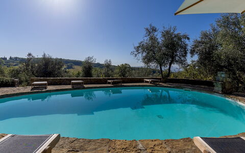 Castellare in Poggio 10: Blau, Schwimmbad, Landscaping, Resort, Water Feature, Reflexion, Hinterhof, Gartenmöbel, Eco Hotel, Thermae