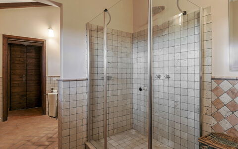 Tenuta Navelli 12+2: Wand, Flooring, Fussboden, Interior Design, Decke, Armatur, Fliese, Verbundwerkstoff, Installation, Badezimmer
