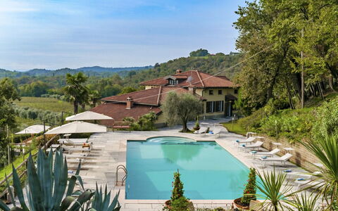 Tenuta Navelli 12+2: Schwimmbad, Resort, Eco Hotel, Estate, Thermae, Hazienda, Villa, Ferienort, Gartenmöbel, Regenschirm
