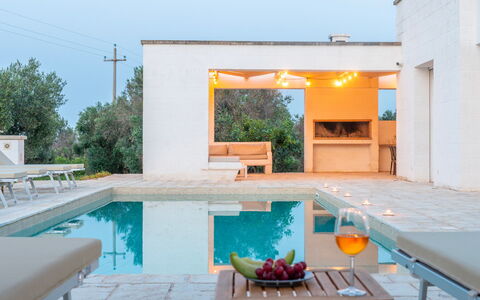 Villa Puspo 8: Schwimmbad, Verbundwerkstoff, Gartenmöbel, Schatten, Resort, Stuhl, Design, Eco Hotel, Villa, Zimmerpflanze