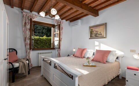 La Nula 4: Möbel, Bett, Interior Design, Schlafzimmer, Wand, Bedding, Bettdecke, Holz, Flooring, Zimmer