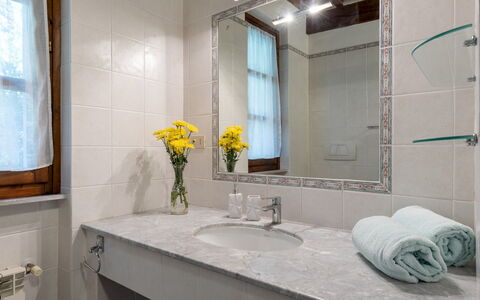 La Nula 4: Bad Sink, Badezimmer, Armatur, Sinken, Interior Design, Spiegel, Zapfhahn, Flooring, Installation, Fussboden